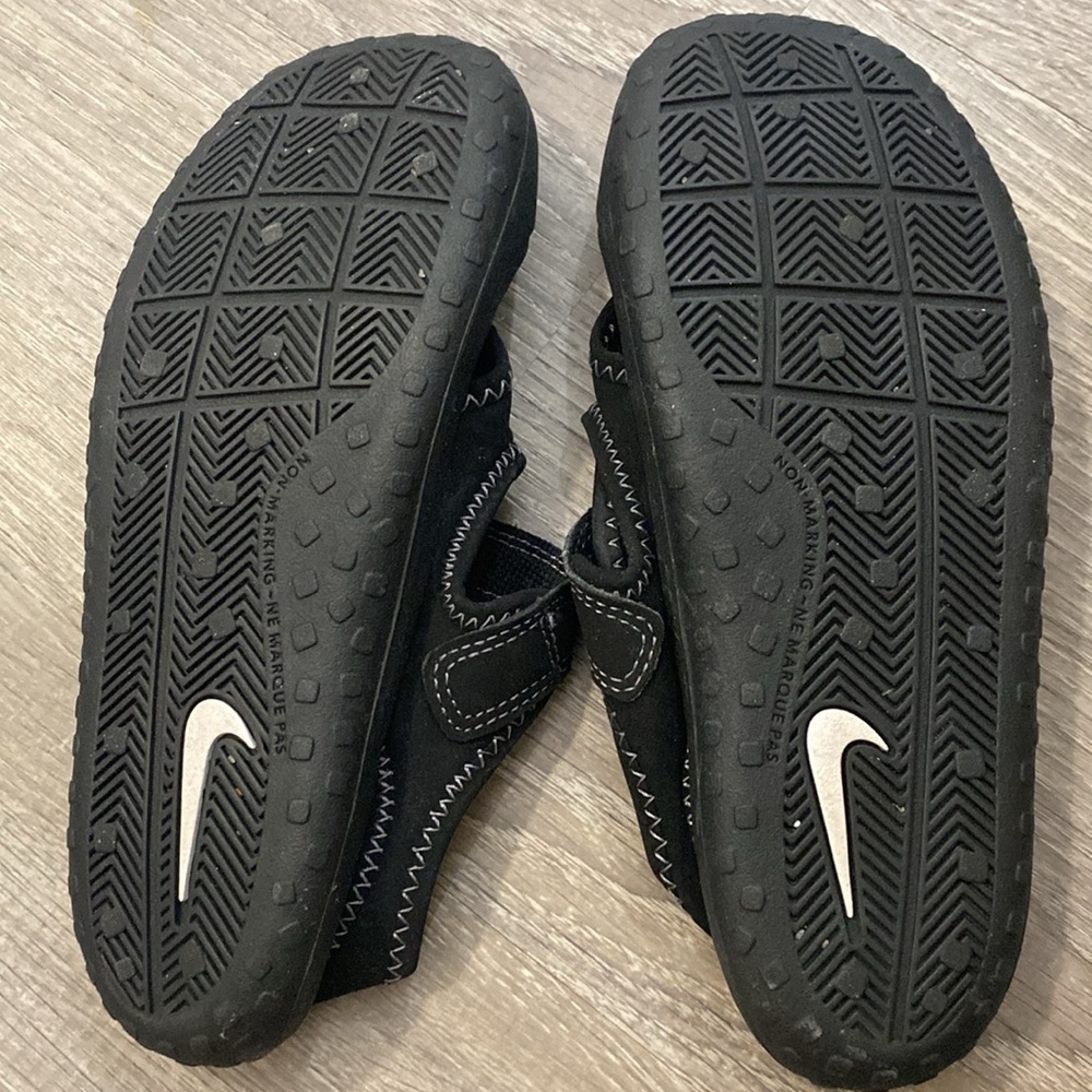 Nike Size 2Y Watershoes.  Used in great condition - Picture 2 of 3
